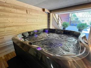Chalet Kelly, centre ville / Jacuzzi / Sauna