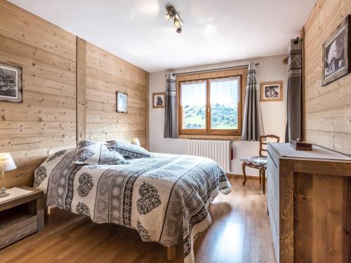 Chalet La Clusaz, 5 pièces, 9 personnes - FR-1-437-56