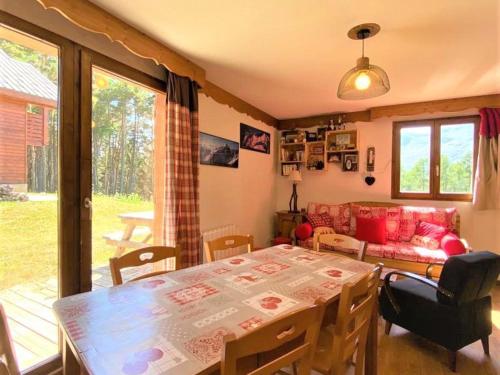Chalet La Joue du Loup, 3 pièces, 8 personnes - FR-1-504-3