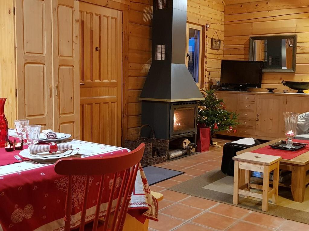 Chalet Chalet La Joue du Loup, 4 pièces, 6 personnes - FR-1-504-640 Residence Les Hauts de la Lauziere LA JOUE DU LOUP 05250 Le Dévoluy