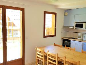 Chalet La Joue du Loup, 4 pièces, 8 personnes - FR-1-504-94