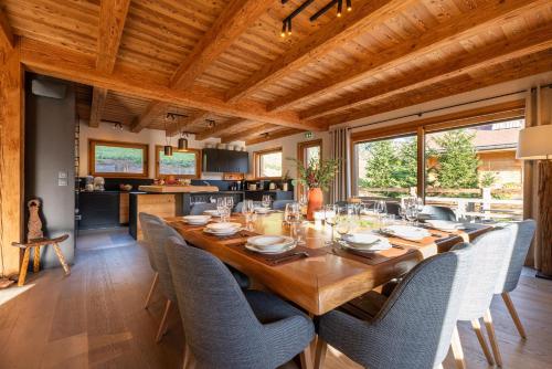 Chalet La Manigodine Piscine 18-24 pers Contact O6614O9II9