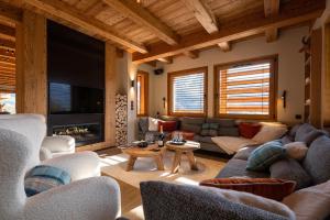 Chalet Chalet La Manigodine Piscine 18-24 pers Contact O6614O9II9 Ancien chemin de la Pusaz, Villard-Dessous 74230 Manigod Rhône-Alpes