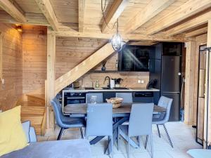 Chalet Chalet La Toussuire, 4 pièces, 8 personnes - FR-1-416-215 Résidence Les Chalets de la Toussuire 73300 La Toussuire Rhône-Alpes