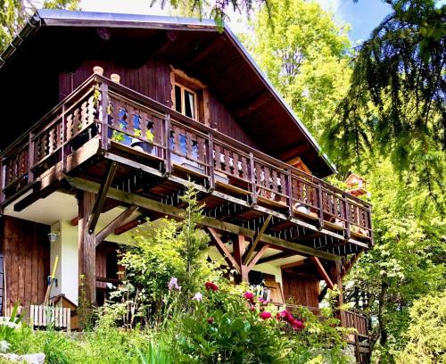 Chalet Le Doux Si, Large Self-Contained Apartment, 2km from Doucy-Combelouvière and close to Valmorel