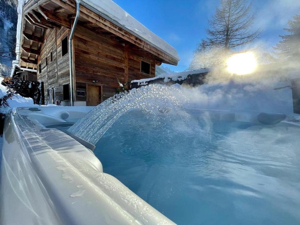 Chalet Chalet le petit Nicolas, jacuzzi, vue Mont Blanc 9 Gires des Carterins 74400 Chamonix-Mont-Blanc