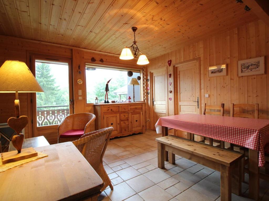 Chalet Chalet Les Carroz d'Arâches, 4 pièces, 6 personnes - FR-1-572-129 164 route du mont-favy 74300 Arâches-la-Frasse