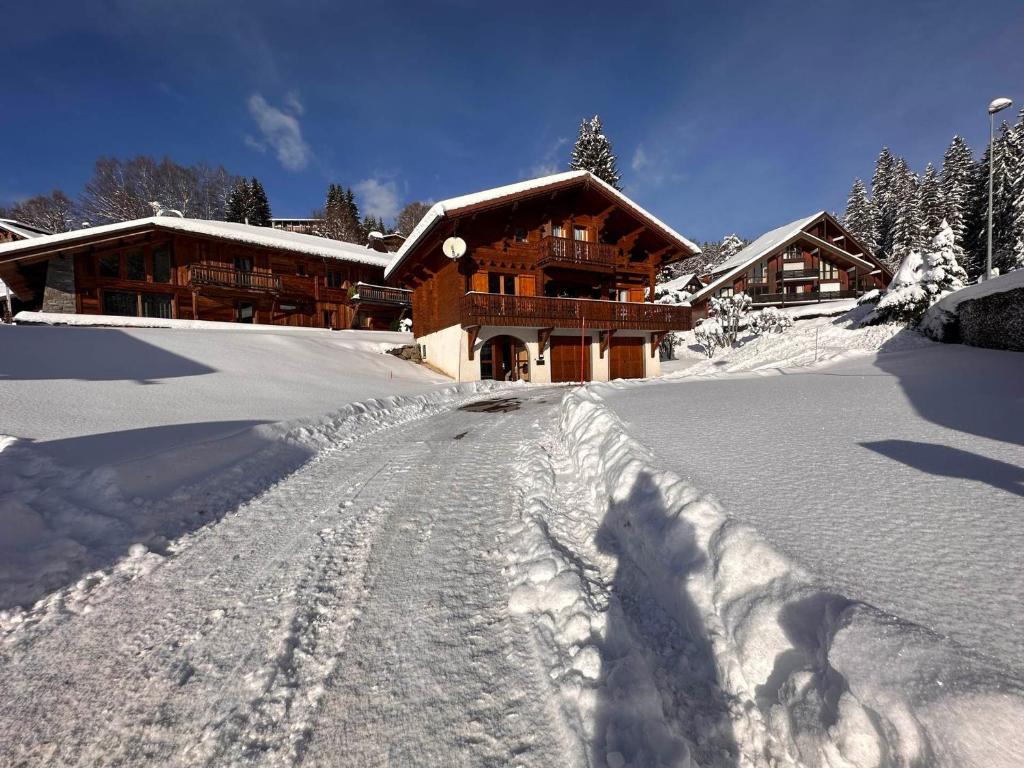 Chalet Chalet Les Carroz d'Arâches, 5 pièces, 8 personnes - FR-1-572-279 216 Route de Battieu 74300 Arâches-la-Frasse