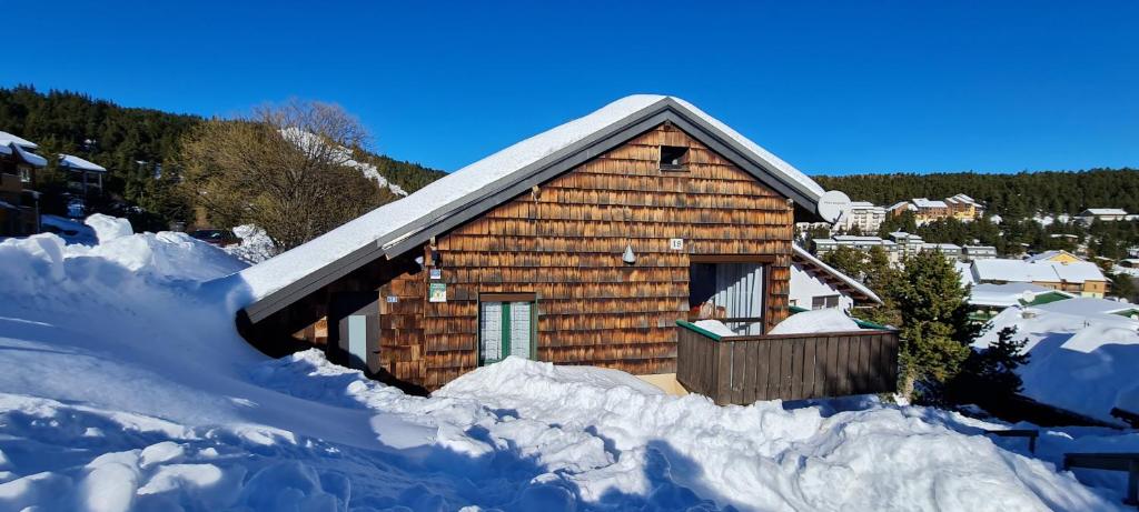 Chalet les Lupins Bleus au pied des pistes Font-Romeu Pyrénées 2000 18 Rue du Bac, 66210 Bolquère-Pyrénées 2000