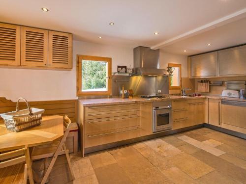 Chalet Méribel, 7 pièces, 12 personnes - FR-1-565-36