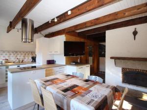 Chalet Mont-Dore, 4 pièces, 9 personnes - FR-1-608-88