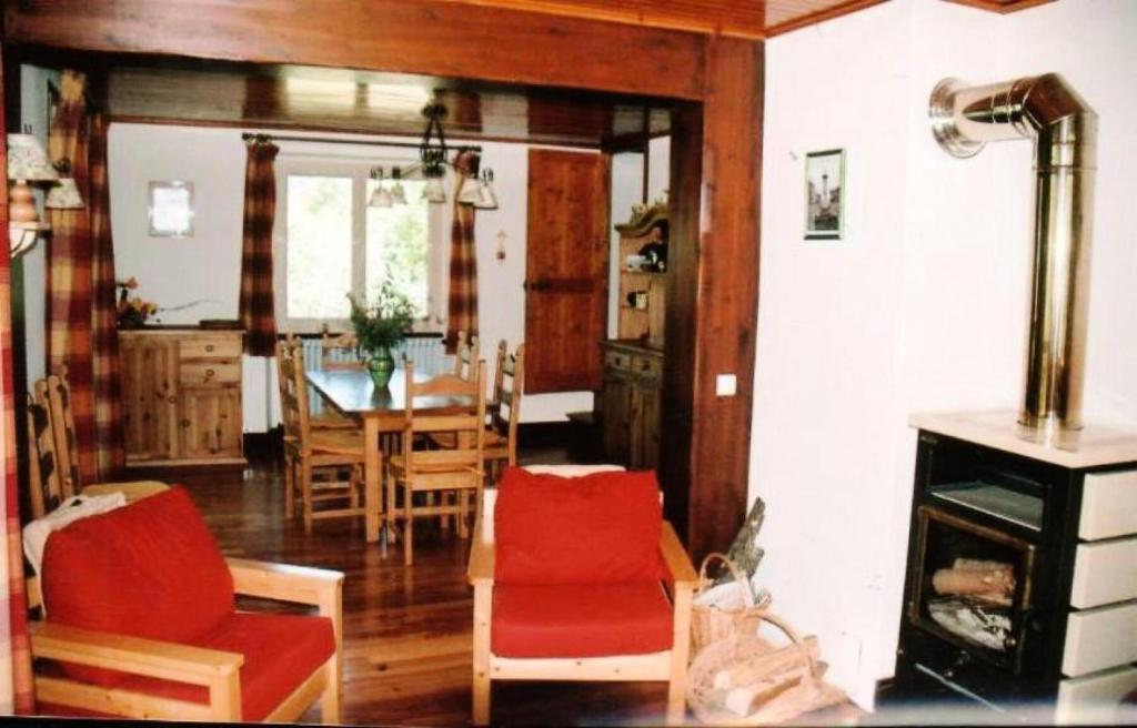 Chalet Chalet Morel - Chalets pour 12 Personnes 66 Contact sur place : Madame Zanèse Anick, LA CHENARIE 73210 Peisey-Nancroix