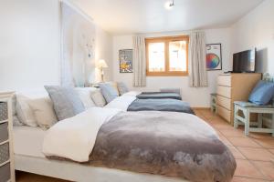 Chalet Muguet Gauche with Hot Tub Sleeps 10 Central Morzine