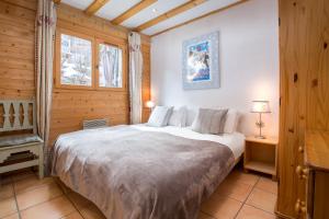 Chalet Muguet Gauche with Hot Tub Sleeps 10 Central Morzine