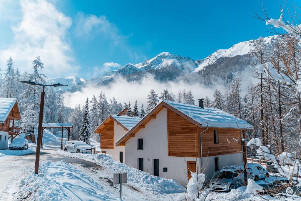 Chalet Chalet neuf au Domaine du Loup blanc Chemin de Prélallègre 05200 Les Orres