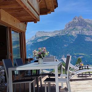 Chalet neuf vue panoramique sur le MONT-BLANC
