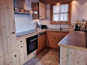 Chalet Notre-Dame-de-Bellecombe, 7 pièces, 14 personnes - FR-1-595-58
