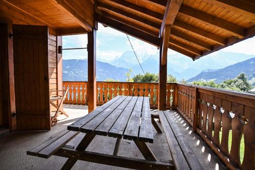 Chalet paisible de 170m avec jolie TERRASSE !