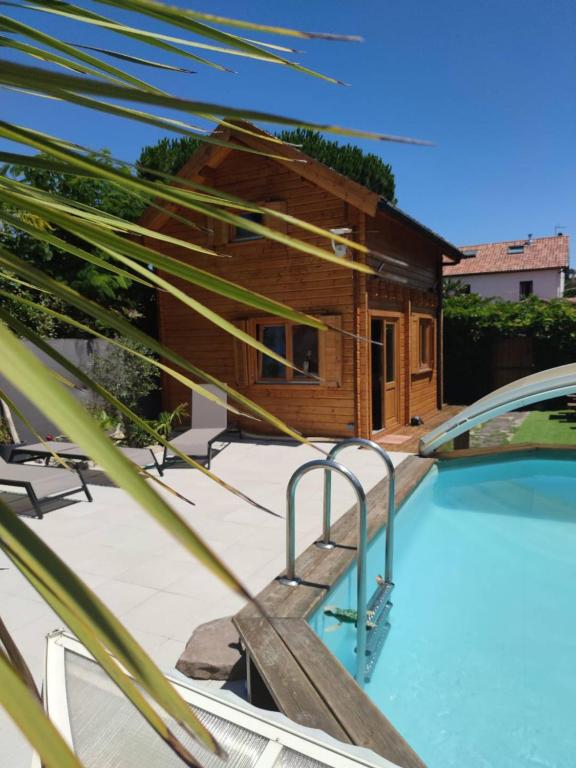 Chalet Châlet proche plage avec piscine privée et jacuzzi. 59 Avenue Jean Jaurès 40220 Tarnos