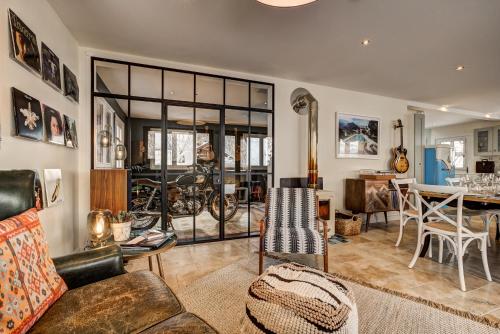 Chalet Rosa Ski In Ski Out with Jacuzzi