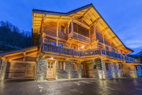 Chalet savoyard d'exception avec piscine chauffée