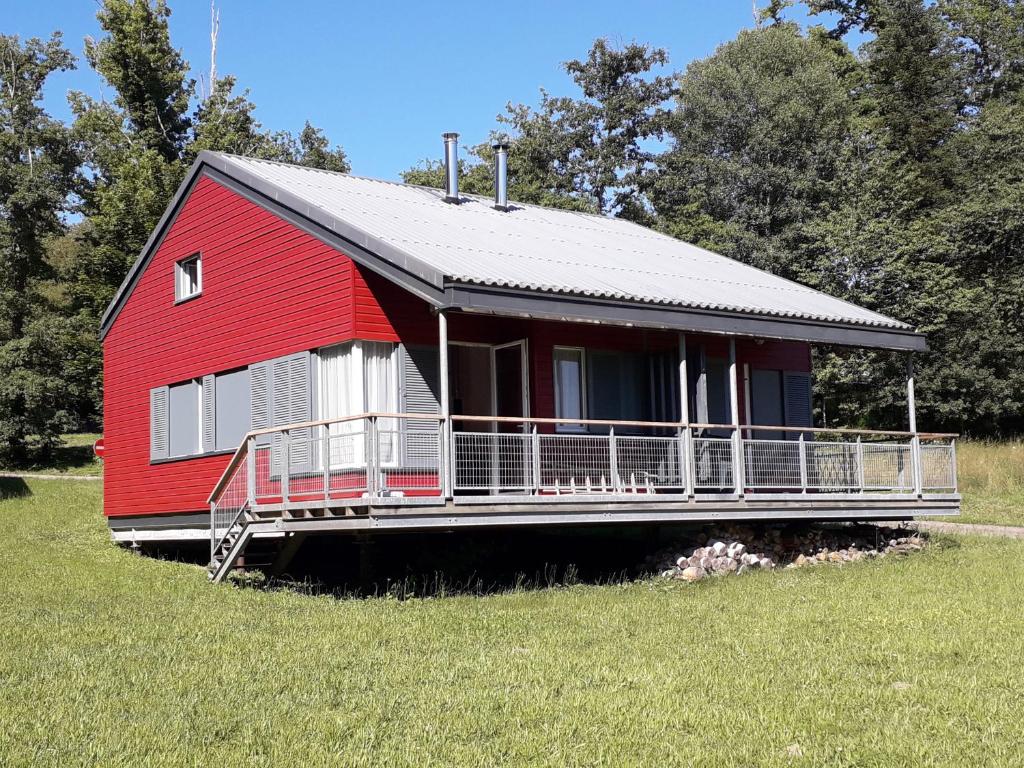 Chalet Chalet sur bord de l'eau Domaine des nouialles 24300 Nontron