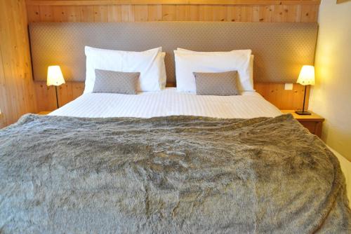 Chalet sur les hauteurs plein sud jaccuzzi jardin