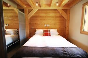 Chalet Timbers - Light and modern - sleeps 6 - Les Gets