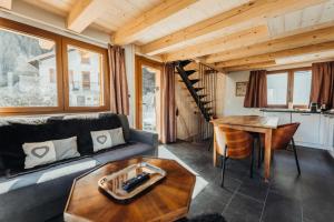 Chalet with mountain view and 2 min walk from the city center