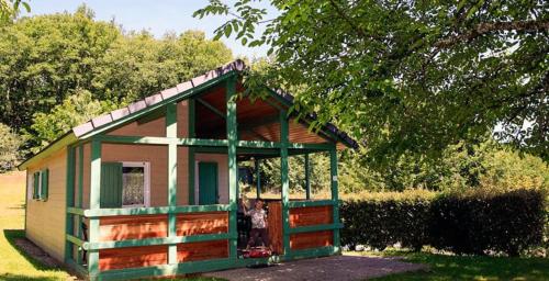 Chalet chalets19hameauxduperrier.com Le Perrier 19600 Lissac-sur-Couze Limousin