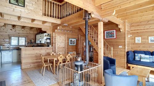 Chalet chaleureux - 9 personnes - 3km des pistes - proche Morzine - Iaorana Saint-Jean-dʼAulps france