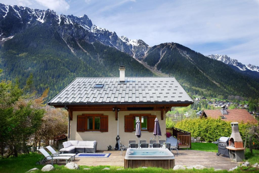 Chalet Chamonix Large Chalet, Sleeps 12, 200m2, 5 Bedroom, 4 Bathroom, Garden, Jacuzzi, Sauna 48 Chemin de la Chna 74400 Chamonix-Mont-Blanc