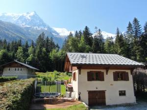 Chamonix Large Chalet, Sleeps 12, 200m2, 5 Bedroom, 4 Bathroom, Garden, Jacuzzi, Sauna
