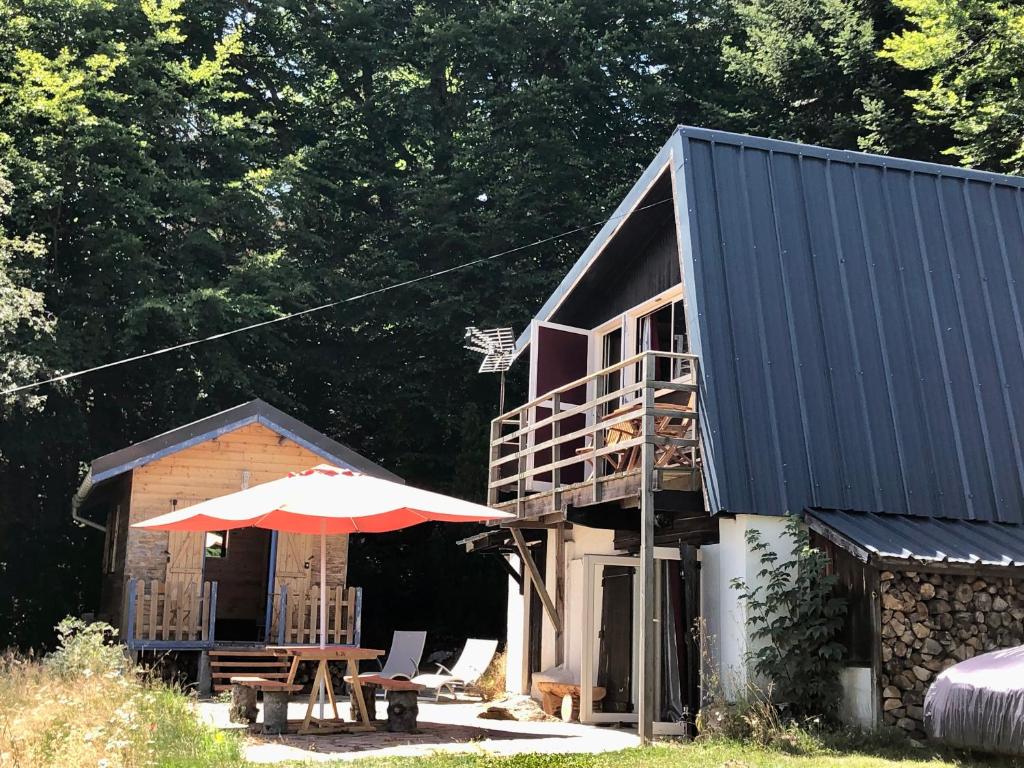 CHARMANT CHALET dans les monts du Forez 1 Praboure, 63660 Le Fayt
