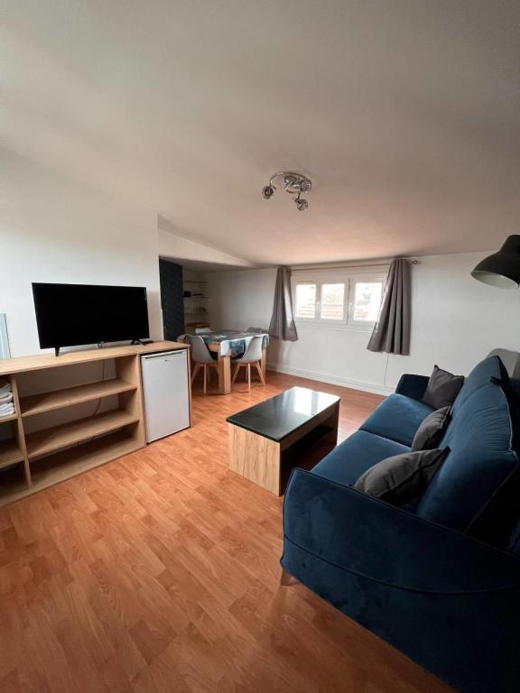 CHARMANT CHALET dans les monts du Forez 63660 Le Fayt