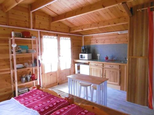 Charmant chalet en bois équipé confortablement
