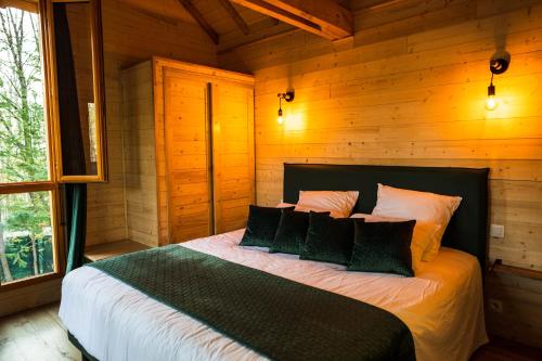 Charmante Cabane dans les arbres avec jacuzzi et sauna