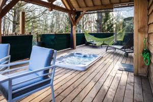 Charmante Cabane dans les arbres avec jacuzzi et sauna