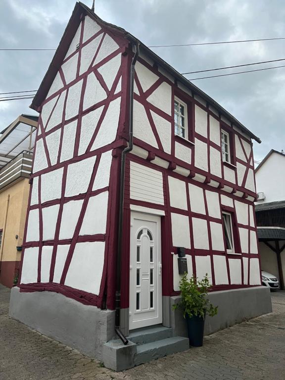 Chalet Charmantes denkmalgeschütztes Tiny House am Rhein 14 Langstraße 56321 Rhens