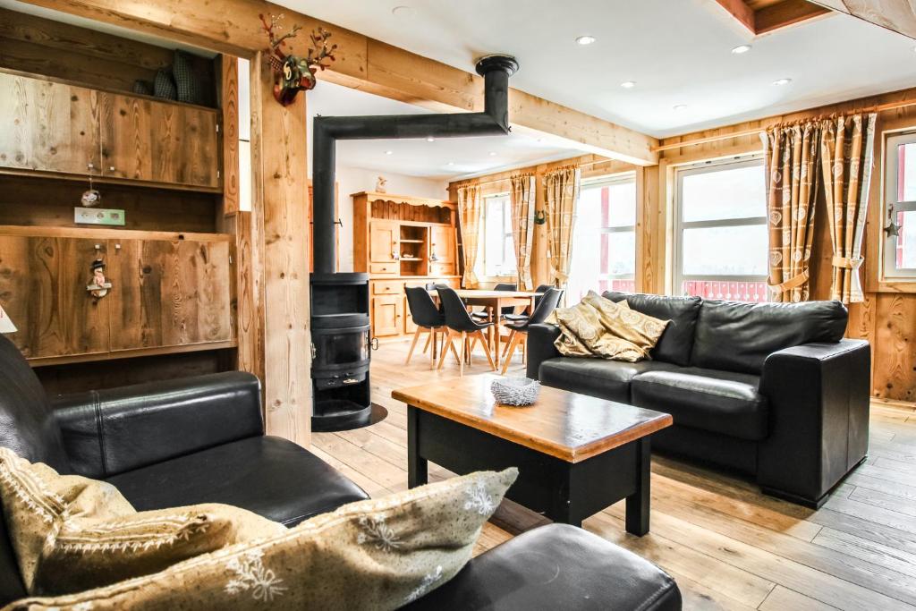 Charming 4-bedroom ski chalet with terrace 31, 74300 Flaine