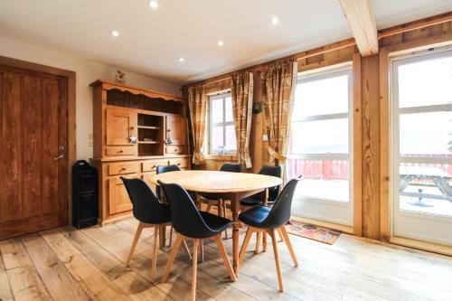 Charming 4-bedroom ski chalet with terrace