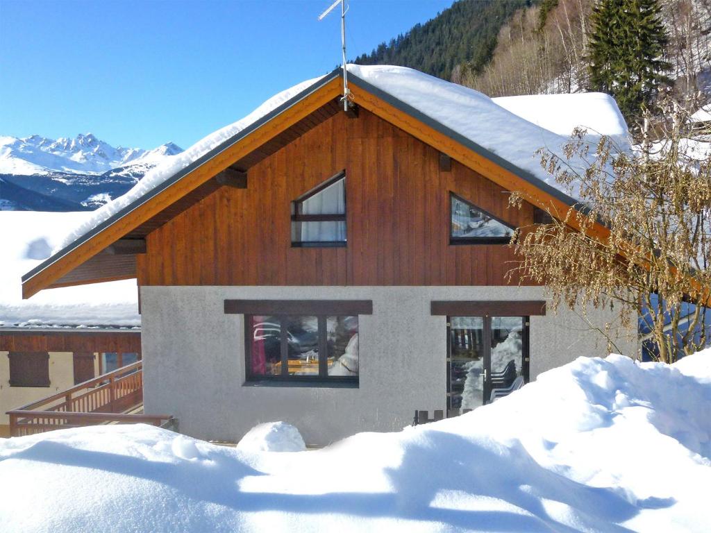 Chalet Charming Chalet in Champagny en Vanoise near Ski Area  73350 Le Villard