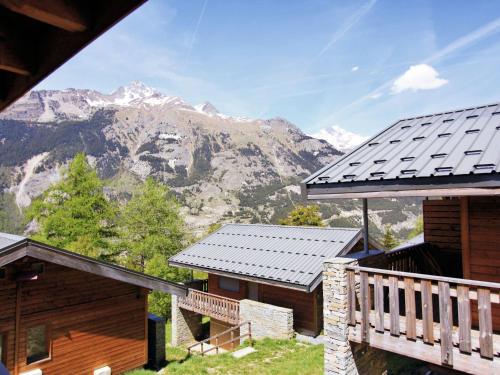Charming chalet in Villarodin near lake beach
