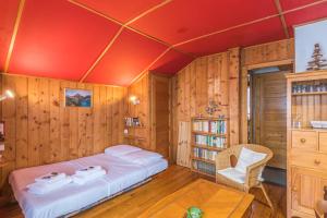 Charming chalet with garden at Les Bossons - Welkeys