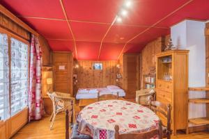 Charming chalet with garden at Les Bossons - Welkeys