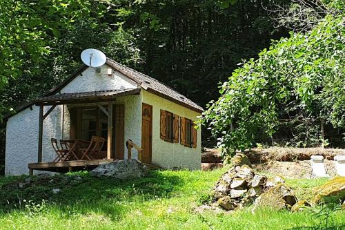 Cottage du lac de Chaumeçon avec étang privé