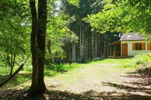 Cottage du lac de Chaumeçon avec étang privé