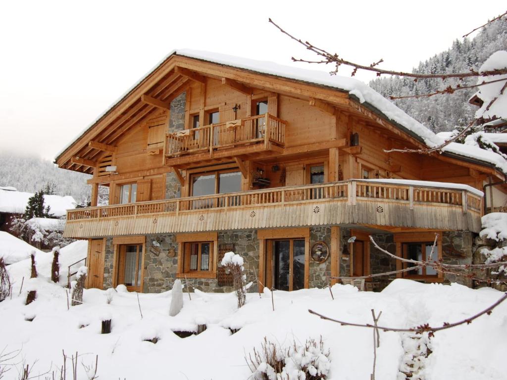 Chalet Cozy Chalet in Grand Bornand with Garden Furniture  74450 Le Grand-Bornand