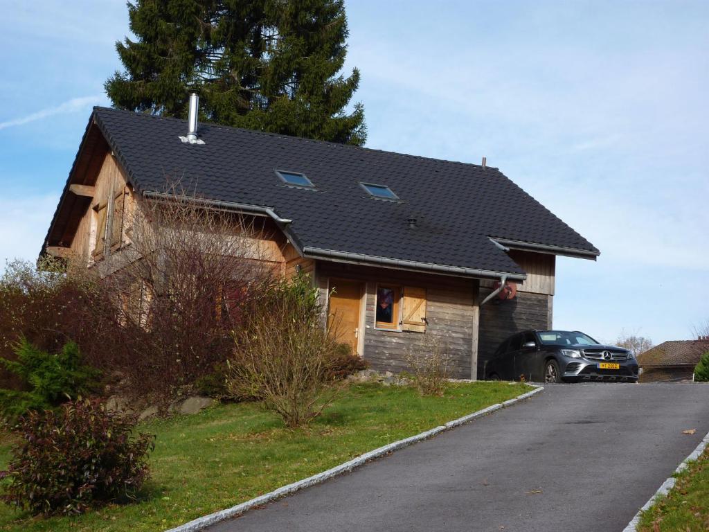 Cozy Chalet in Li zey with view of French Countryside , 88400 Liézey