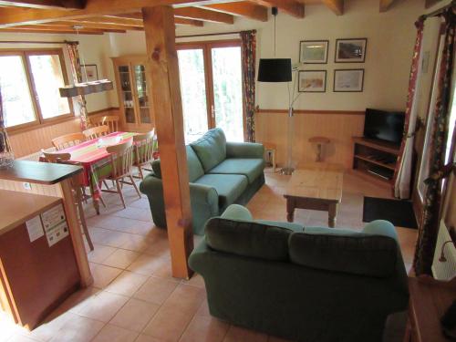 Cozy chalet in the woods of the beautiful Dordogne